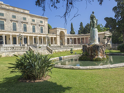 在Kerkyra镇与勋爵雕像和花园的亚洲艺术博物馆 博物馆位于希腊科孚圣迈克尔和圣乔治宫图片