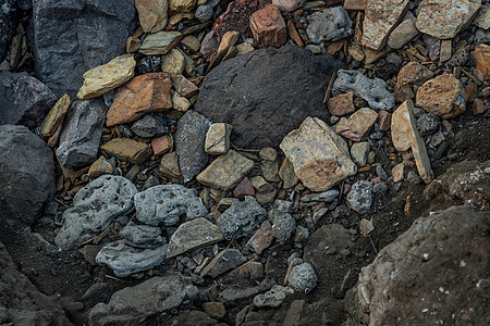 海边石堆的底部 腐蚀了气态编队碎石岩石场景卵石海滩花岗岩海岸环境墙纸图片