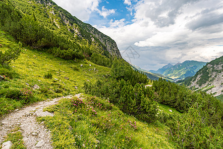 在奥地利沃拉尔贝格的莱克伦山上 飞速攀登顶峰农村草地登山假期天堂首脑娱乐高山岩石图片
