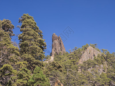 在西班牙加那利群岛拉帕尔马岛路段的峡谷晴天山脉冒险风景火山孤独全景陨石国家火山口图片