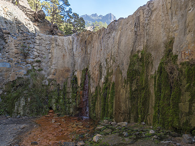 小瀑布位于的火山口 几乎是干涸的瀑布 水流因矿泉水而色彩缤纷 拉帕尔马岛 加那利群岛 西班牙火山风景干旱环境旅行石头岛屿橙子矿物图片