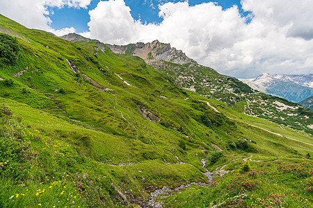 在奥地利沃拉尔贝格的莱克伦山上 飞速攀登登山娱乐孤独高山首脑晴天旅行冒险农村草地图片