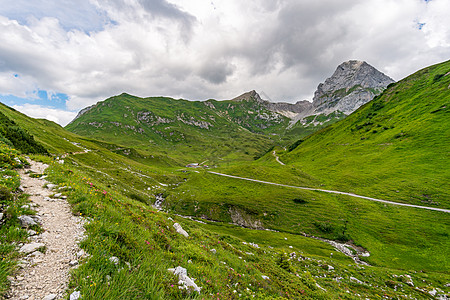 在奥地利沃拉尔贝格的莱克伦山上 飞速攀登农村登山旅行娱乐晴天首脑全景环境顶峰水库图片