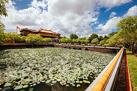 越南的豪华帝国宫殿入口纪念碑堡垒历史性旅游历史池塘建筑色调庭院图片