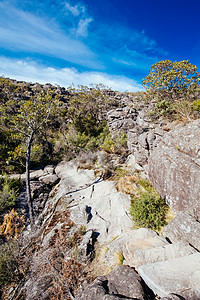 澳大利亚维多利亚州格拉姆皮亚州的奇幻之地希克裂缝岩石峡谷乡村小路旅行探索巅峰远足天空图片
