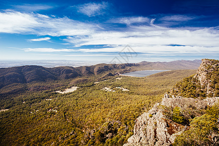 澳大利亚维多利亚州格拉姆皮亚州的奇幻之地希克巅峰爬坡旅行探索天空砂岩仙境大厅远足小路图片