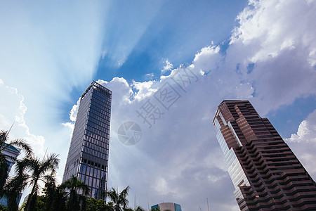 吉隆坡大楼银边线Name建筑摩天大楼天气射线太阳天空衬垫戏剧性环境阳光图片