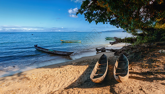 马达加斯加马苏阿拉岛传统木制捕鱼船热带木船手工海景树干钓鱼公园运输半岛渔船图片