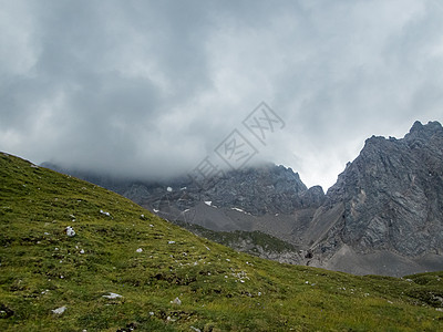 在蒂罗尔州埃尔瓦尔德附近的Seebensee和Drachensee岩石山地行远足旅行顶峰假期娱乐外表孤独登山图片