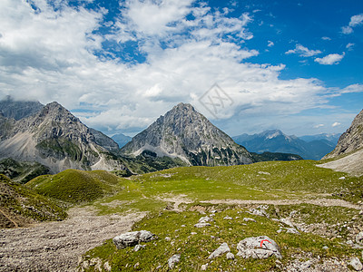 在蒂罗尔州埃尔瓦尔德附近的Seebensee和Drachensee登山孤独旅游旅行娱乐晴天农村高山假期岩石图片