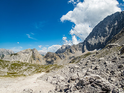 在蒂罗尔州埃尔瓦尔德附近的Seebensee和Drachensee远足风景牧歌岩石旅行假期高山农村舒适山地行图片