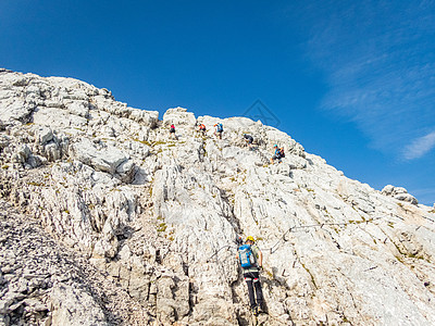 岚山渡月桥附近的阿尔卑斯山经渡月保险丝首脑风险悬崖恐高症高山运动保险旅游地块背景