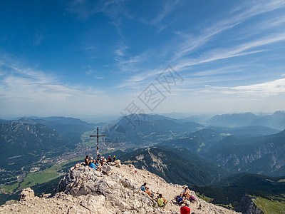 岚山渡月桥附近的阿尔卑斯山经渡月远足旅行悬崖娱乐登山保险丝冒险梯子碰撞岩石背景