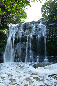 水倒在菲律宾Antipolo流动旅游民众乡村城市公园旅行反马游客图片