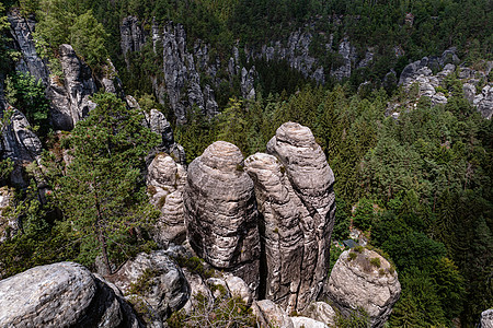 Bastei 巴斯提岩层的景象 被称为萨克森全景风景岩石石头编队娱乐天线地标旅行游客图片