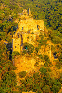 蒙特福堡堡垒 十字军城堡建筑假期森林旅游石头溪流纪念碑防御历史性考古学背景图片