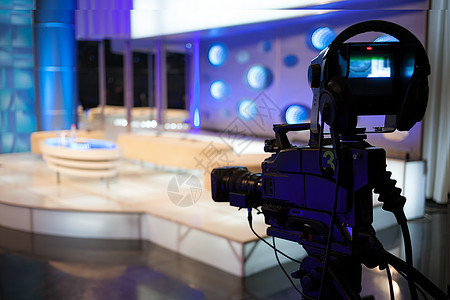 录像摄影机     电视演播室录制节目舞台广播布景设备相机新闻信息媒体照明图片