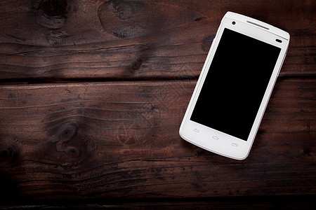 iphone手机在天然木制背景下使用移动电话的细胞手机空白黑色屏幕技术桌子木头工具白色背景