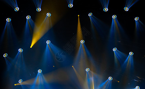 演唱会的舞台灯照明 照明设备乐趣青年岩石音乐舞蹈俱乐部节日人群居住扇子图片