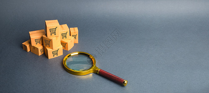 一堆盒子和一个放大镜 网上购物 最好的报价 搜索商品和服务 通过互联网跟踪包裹 货物质量控制 搜索客户 横幅 复制空间图片