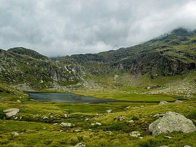 自然公园中Meraner土地的Sponser湖农村雷雨反射旅游顶峰蓝色湖泊天空远足岩石图片