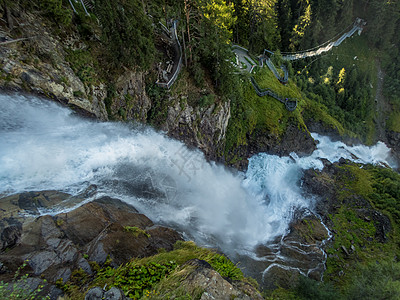爬上斯图本瀑布溪流高山全景远足农村运动岩石旅行娱乐行动图片