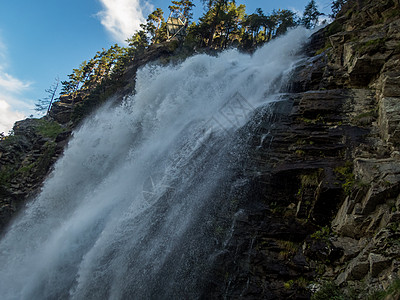 高山瀑布爬上斯图本瀑布森林农村溪流岩石行动运动冒险旅行娱乐压力背景