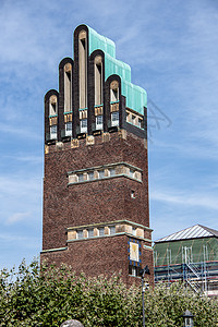 在达姆施塔特作为里程碑的婚礼塔绿色树木手指纪念碑地标棕色艺术品指针天空蓝色图片