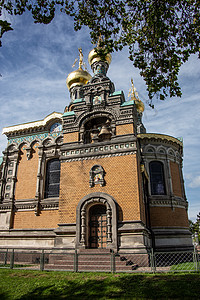 俄罗斯教堂与达姆施塔特洋葱圆顶蓝色喷泉地标纪念碑反思盆地天空上帝图片