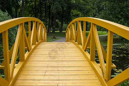 空拱形木行人桥途径旅行天桥地标小路建筑学公园人行道行人图片