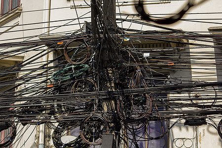 电线杆上的许多电线活力固定电话电气日光纠纷绳索电压网络高架电缆图片