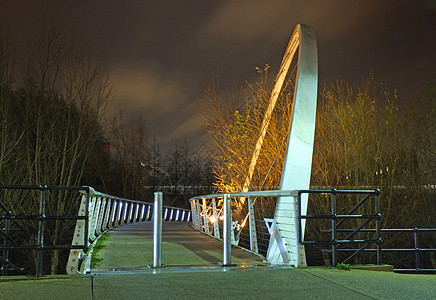 白厅桥 一条行人徒步大桥穿越富尔河 夜里亮着皮鞋建筑学天桥白厅栏杆空气天空河岸图片