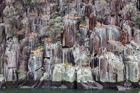 澳大利亚塔斯马尼亚州劳恩斯顿的岩石脸背景图片