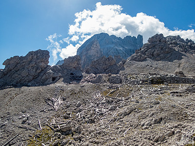 在多洛米特斯德丁附近 被渡渡渡高原登山者天堂高山登山追求假期肾上腺素远足石头图片