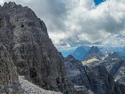 在多洛米特斯德丁附近 被渡渡渡岩石肾上腺素高山登山悬崖登山者追求假期旅游天堂图片