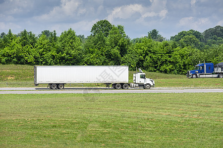 在田纳西州高速公路上举行两场18-Wheelers会议图片