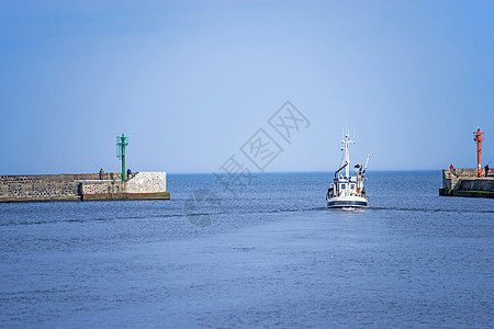 波兰乌斯特卡海港入口海港石头蓝色渔船旅游灯塔天空海岸港口信号图片
