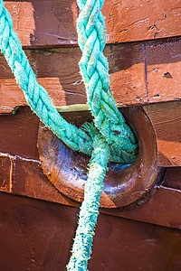 带锚船的绳索码头运输金属安全海洋旅行船运游艇绿色航海图片