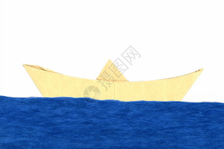 海上的纸船导航玩具旅行纸板天空海洋蓝色图片