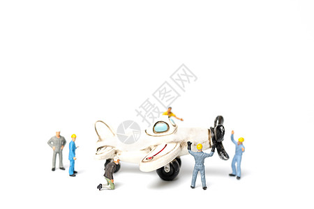 在白色背景上修理玩具飞机的工兵小组商业数字工人安全飞机场工程师机器引擎机械喷射图片