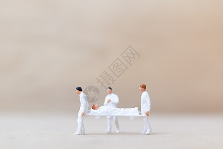 迷你人 有护士的医生将病人抬上一层楼服务考试护理人员外科药品疾病担架男人救护车手术图片