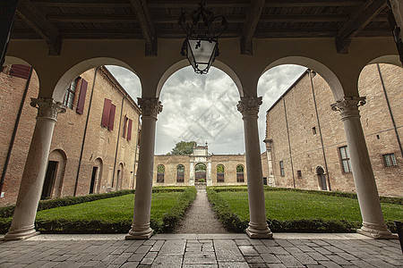 意大利Ferrara的内部花园图片