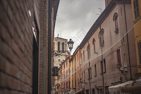 Ferrara历史建筑的详情蓝色古董城市砖墙旅游窗户历史性建筑学旅行游客图片