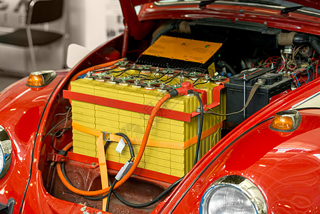 用大电池改造的汽车白色能量源来源代替电压杂交种红色能源电源电缆图片