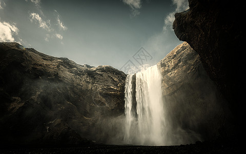 冰岛的瀑布悬崖冷冻岩石流动远足倒台图片