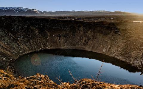 Kerid火山坑湖旅游日落土壤天空地标裂痕地球公园岩石矿物质图片