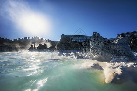 冰岛蓝色环礁湖矿物质吸引力地热治疗旅游游客水池晴天天空岩石图片