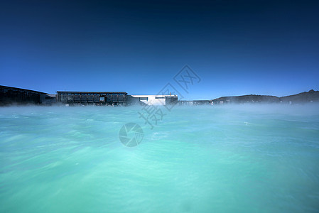 冰岛蓝色环礁湖晴天蓝色火山地热旅行矿物质蒸汽温泉娱乐地标图片