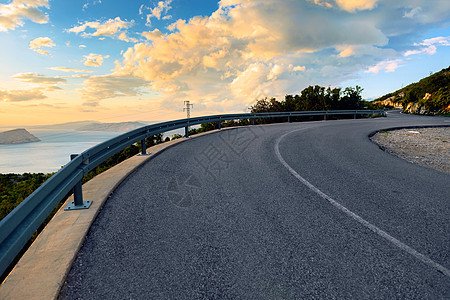 日落时美丽的沿海公路路线交通速度旅行海洋太阳娱乐车道小路安全图片