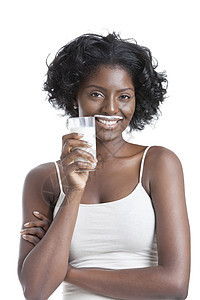 快乐的年轻女人的肖像 奶胡子拿着牛奶杯子奶制品孩子食物桌子玻璃成人女孩女士胡子营养图片